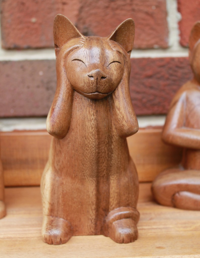 hear-no-evil-cat-sculpture--793x1024