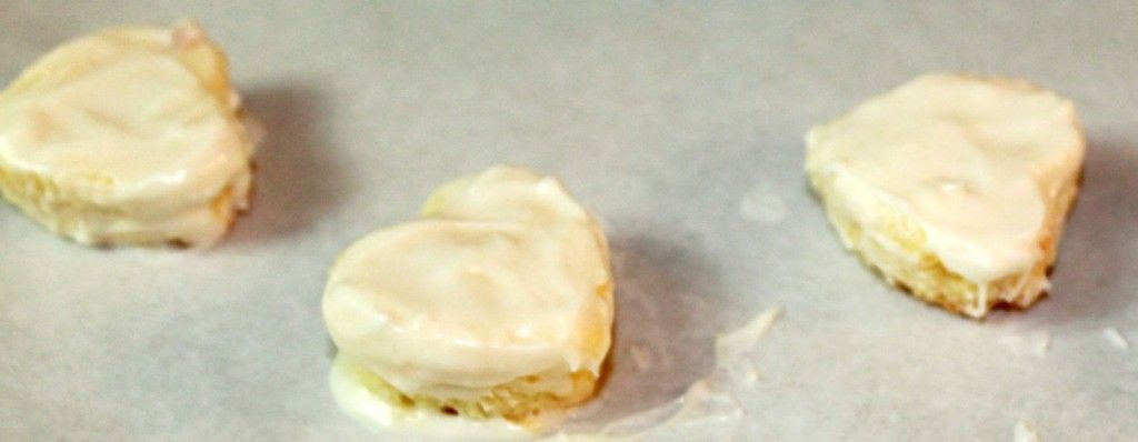 white-chocolate-dipped-valentines-hearts--1024x398-compressor