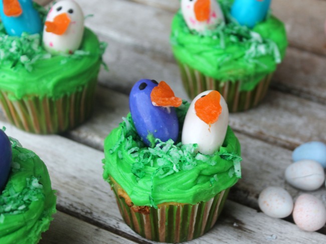 Bird's nest cupcakes